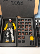 NILES - Urban Missionites - BYSTANDERS - No.001 - SCULPTOMO TOYS